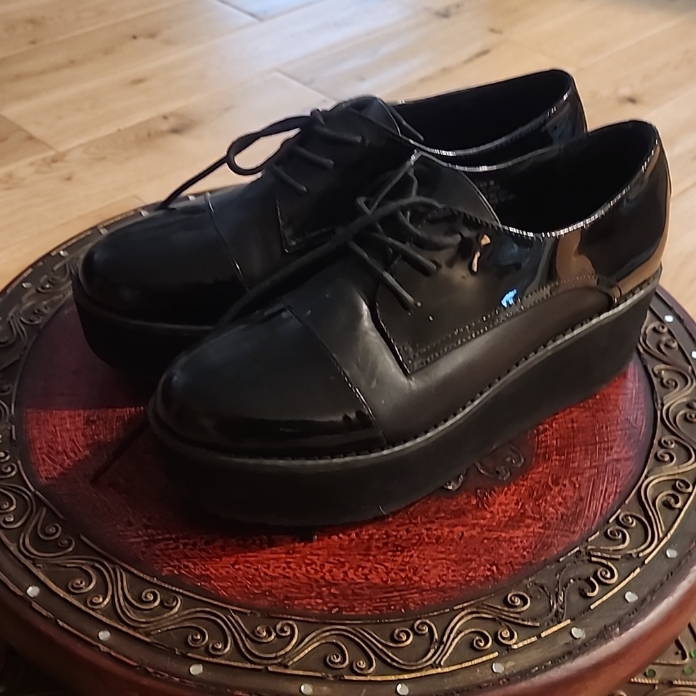 Women's shoes